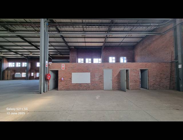 2,496M² WAREHOUSE TO LET IN HUGHES